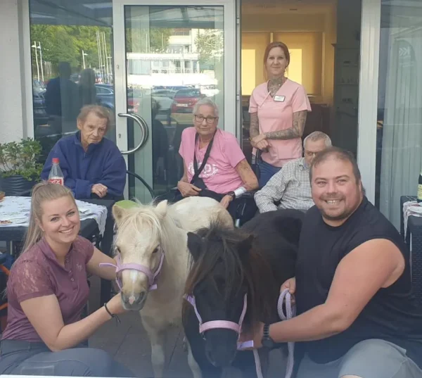 Ein tierischer Moment mit vielen Streicheleinheiten